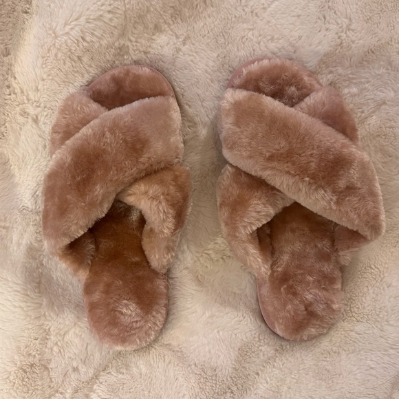 Luxurious Plush Cross-Band Slippers for Women - Pink Faux Fur Size 8-9 - Picture 5 of 8